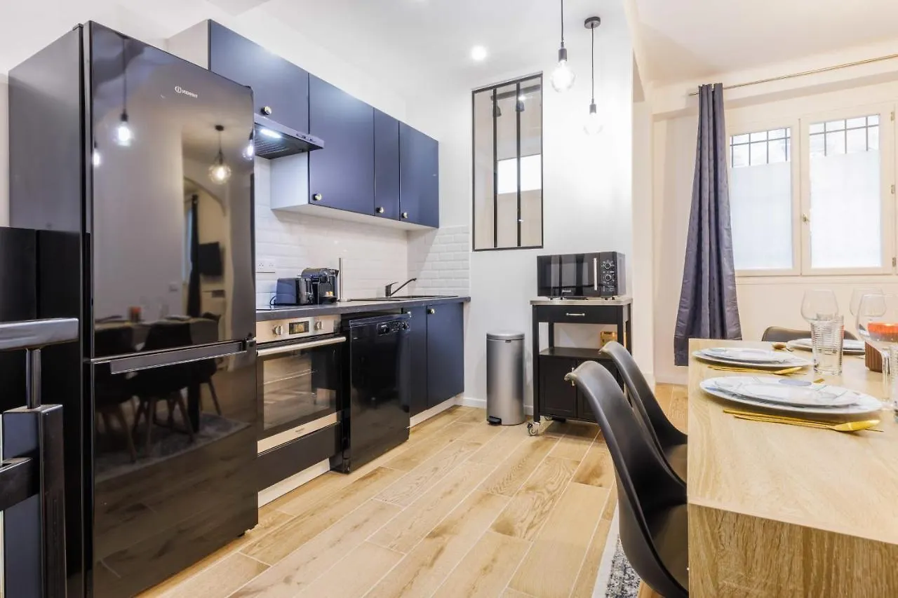 Magnificent Duplex - 2Br-6P - Near Montmartre Daire Paris Fransa